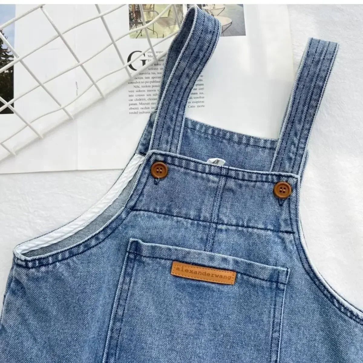 Tuta in denim retrò per neonati e bambini piccoli 