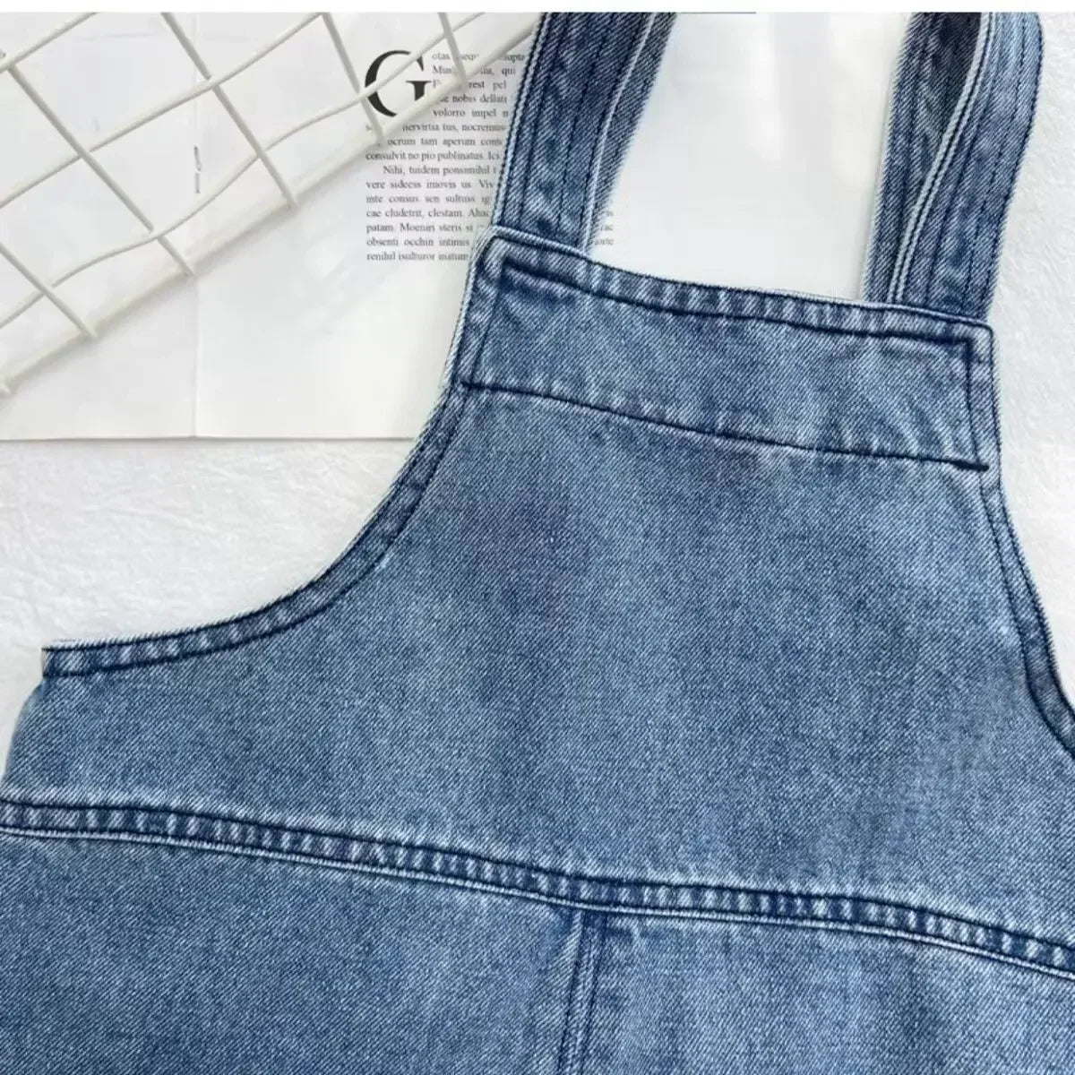 Tuta in denim retrò per neonati e bambini piccoli 